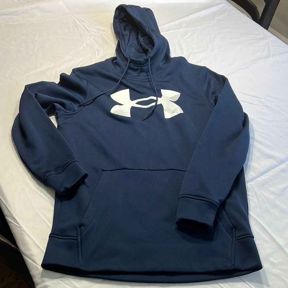 Men’s UA hoodie- like new